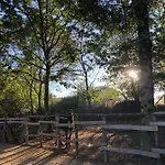 Le Camp Du Fauconnier B&B
