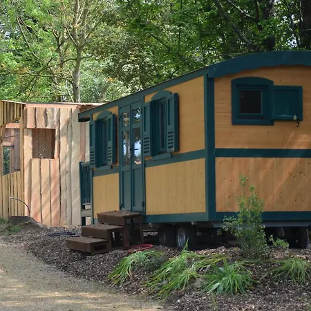 Le Camp Du Fauconnier ベッド・アンド・ブレックファスト