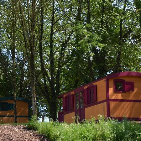 ベッド・アンド・ブレックファスト Le Camp Du Fauconnier