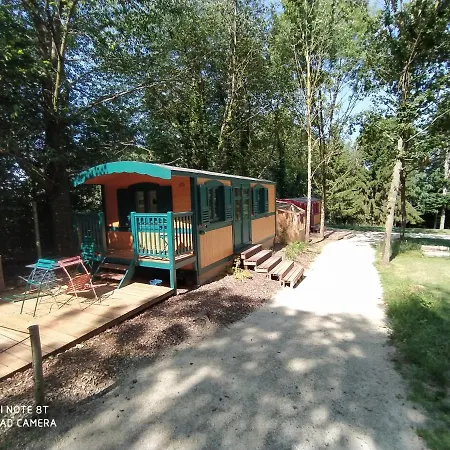 Le Camp Du Fauconnier ベッド・アンド・ブレックファスト La Pommeraie-sur-Sèvre