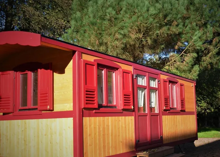 Le Camp Du Fauconnier 3*