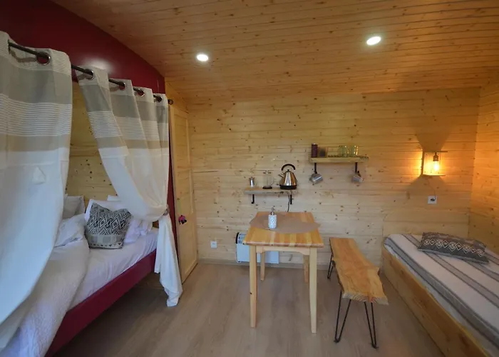 Le Camp Du Fauconnier B&B