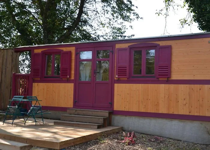 Le Camp Du Fauconnier B&B