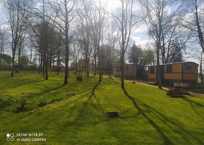 Le Camp Du Fauconnier B&B La Pommeraie-sur-Sèvre
