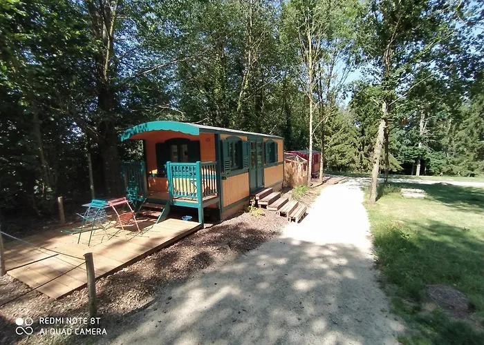 Le Camp Du Fauconnier B&B La Pommeraie-sur-Sèvre